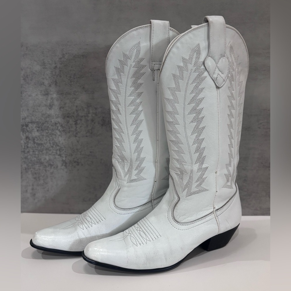Oak Tree Farms White Leather Western Pull On Snip Toe Boots Size 6.5